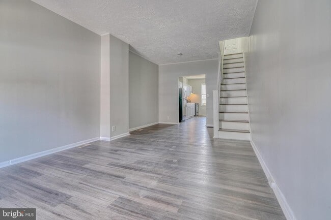 Building Photo - 530 N Curley St