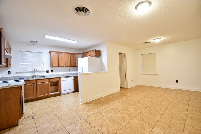 Building Photo - 3834 Brookwood Dr