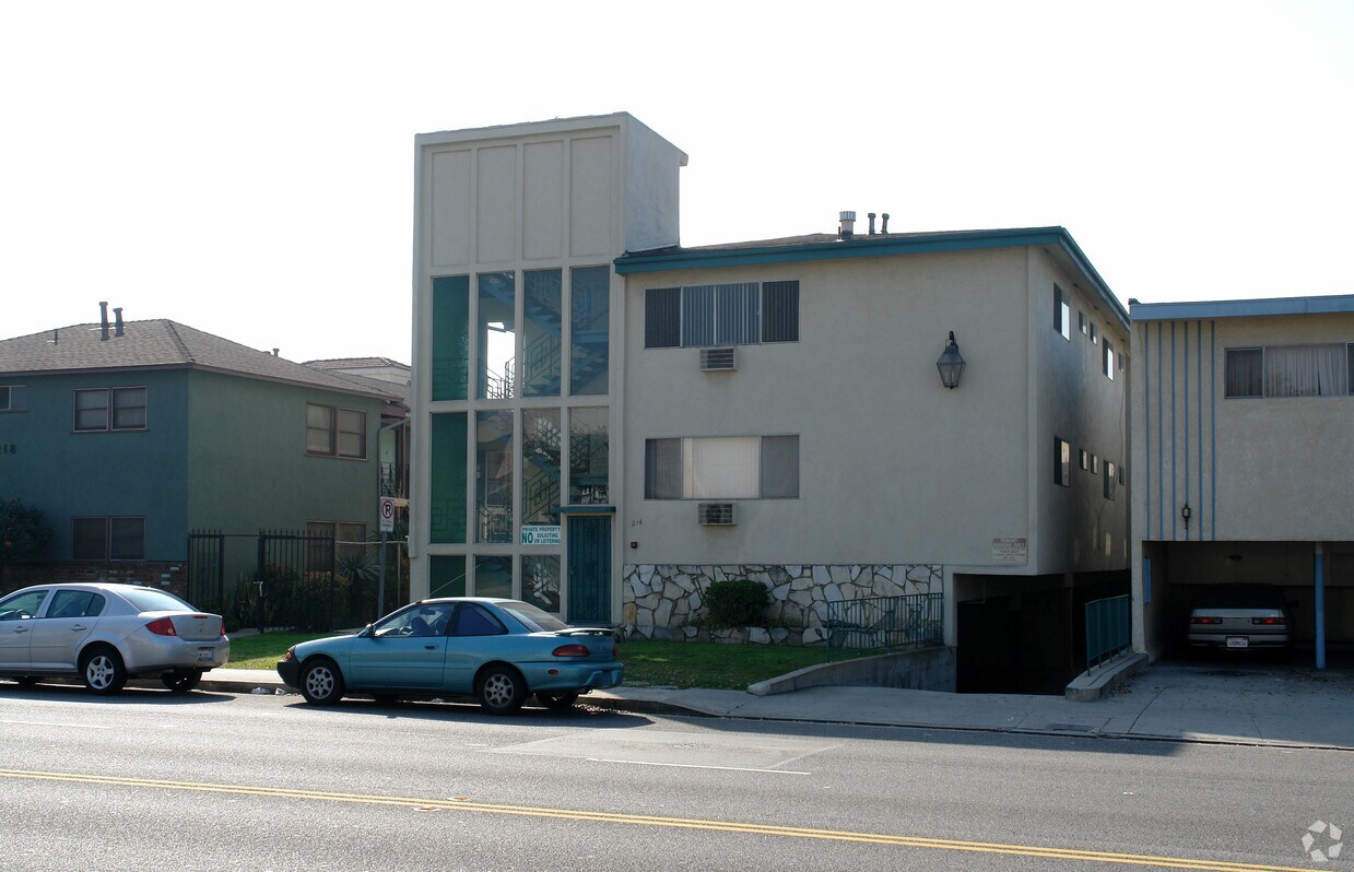 Building Photo - 214 E Chevy Chase Dr