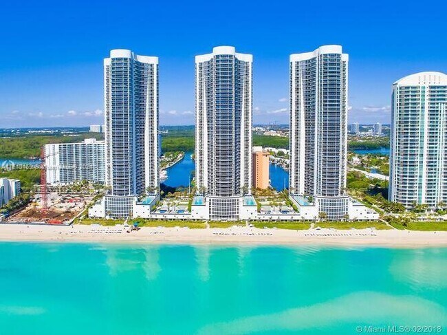 Building Photo - 15901 Collins Ave
