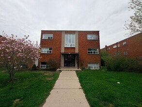 Building Photo - 104 King Edward Ave