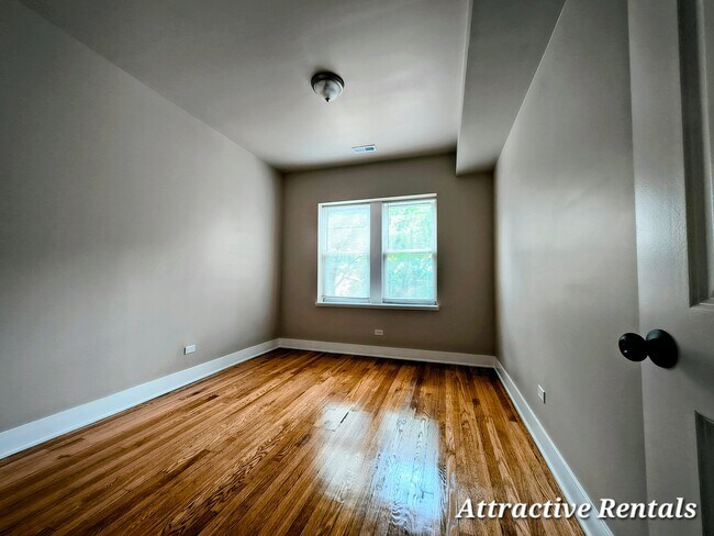 Foto del edificio - 1359 S Kildare Ave