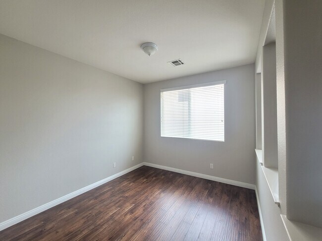 Foto del edificio - 7644 Pioneer Ranch Ave