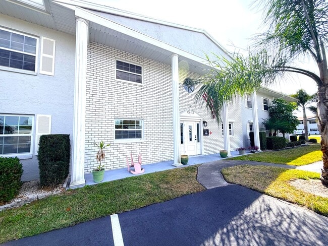 2/2 STUNNING SEASONAL RENTAL IN SUNNY N. FT. MYERS, FL - 2/2 STUNNING SEASONAL RENTAL IN SUNNY N. FT. MYERS, FL Apartment