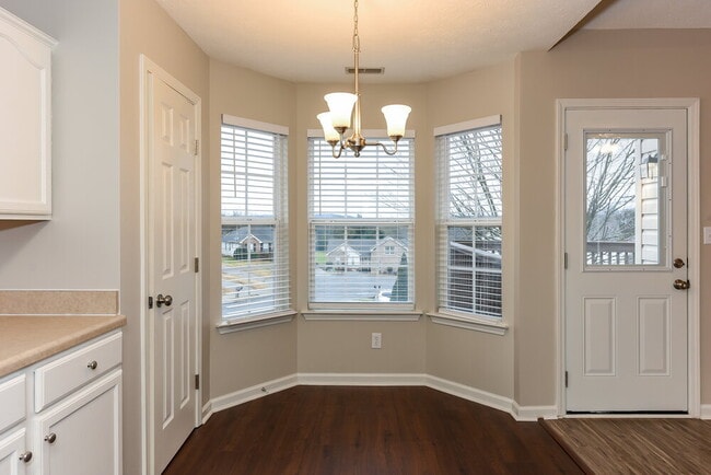 Building Photo - 278 Iris Dr