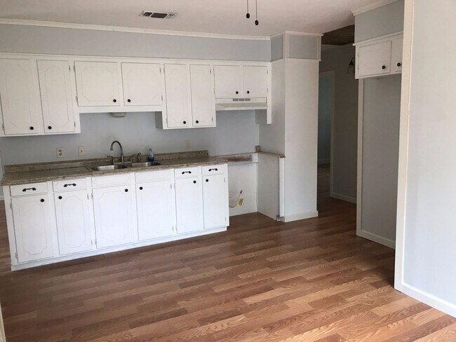Foto del edificio - 3 Bedroom, Southern Hills, off Burt Kouns