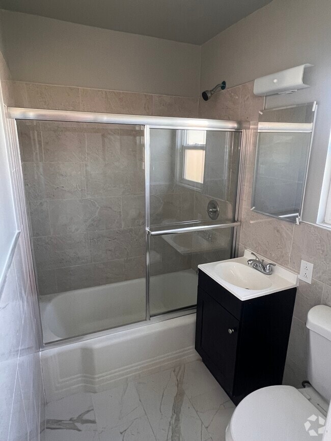 Building Photo - 3330 Sequoia Dr