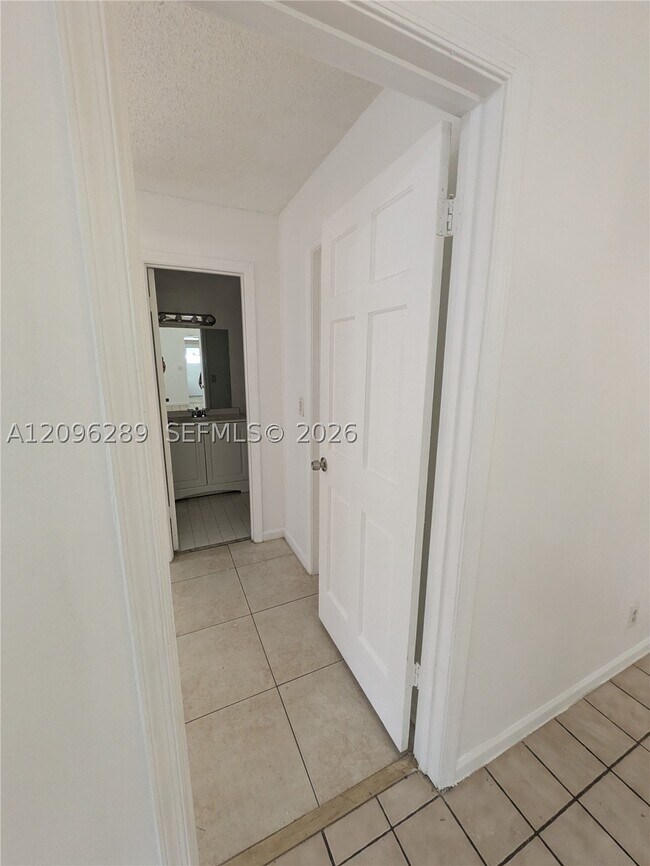 Foto del edificio - 1326 SW 75th Ave