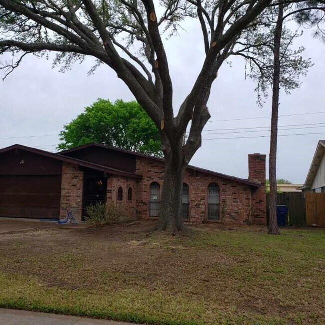 Building Photo - 15710 Mendocino Dr