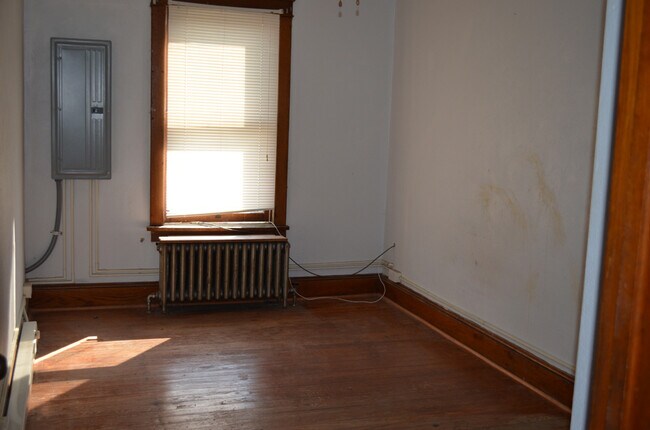 Photo - 185 W Spotswood Ave Apartment