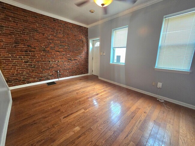 Photo - Bright 2 bed 1 bath in graduate hospital! House