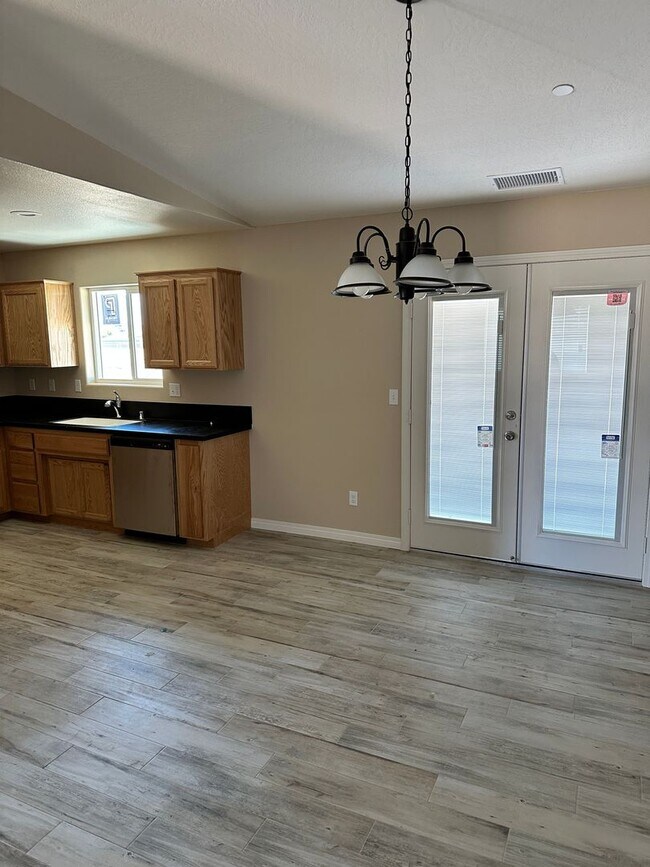 Building Photo - BRAND NEW 3 BEDROOM APPLE VALLEY HOME!