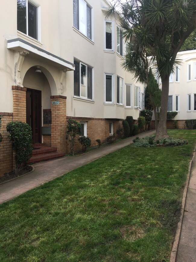 Building Photo - 3860 California St