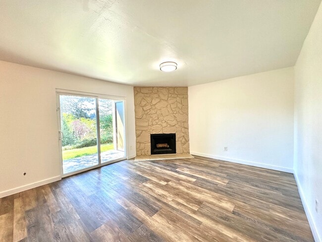 Building Photo - 2Bd/1Ba Kirkland Condo