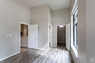 2BR, 2BA - 1,010 SF - Kearney Plaza