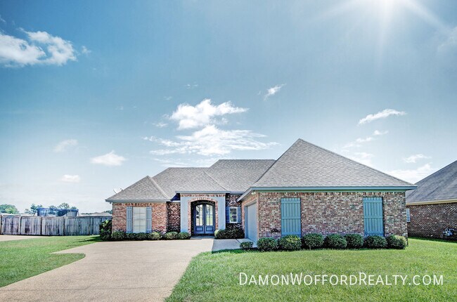 Foto del edificio - 142 Lakeway Drive