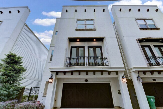 Photo - Beautiful 3 bedroom/3.5 bath Mediterranean... House