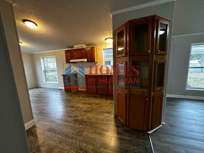 Building Photo - Three Bedroom | Two Bath House