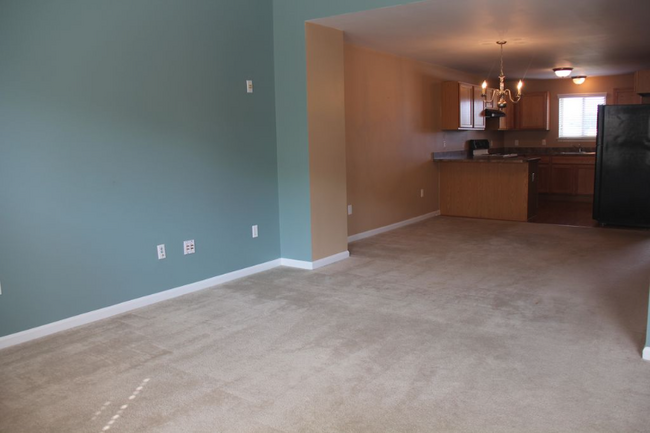 Building Photo - 1112 Fountain View Cir