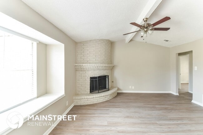 Foto del edificio - 6507 Ridge Cir Dr