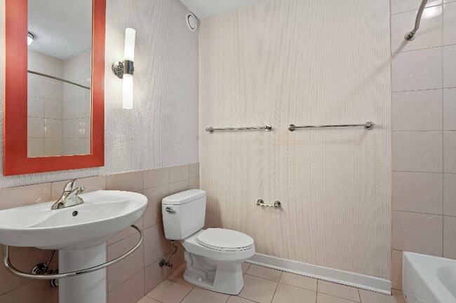 Building Photo - 1276 S Michigan Ave