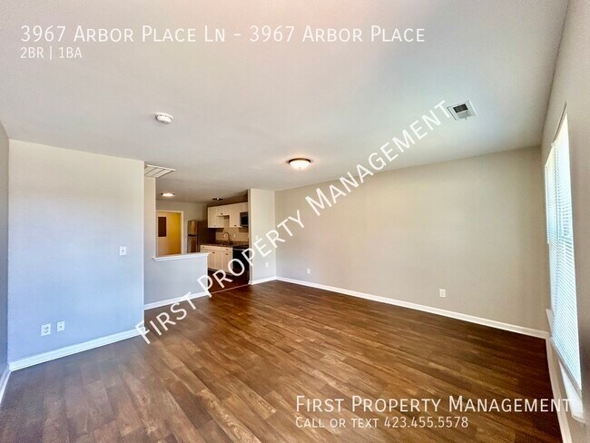Building Photo - 2Bed/1Bath Duplex Off 58: Central AC & Lau...