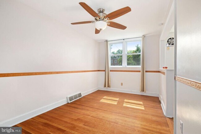 Building Photo - 2560 Stoneybrook Ln
