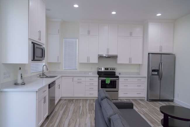 Building Photo - 5063 Elester Dr