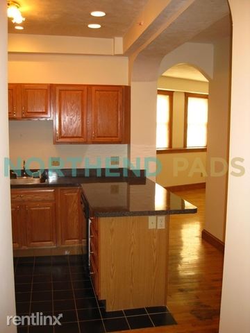 Primary Photo - 305 North St