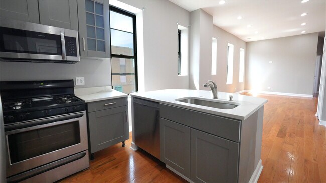 Foto del edificio - 2159 W Cermak Rd