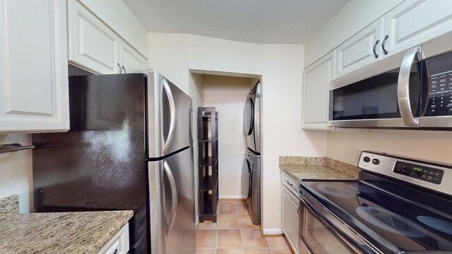 Building Photo - Serene Living in Rockville! Over 1,000 Squ...