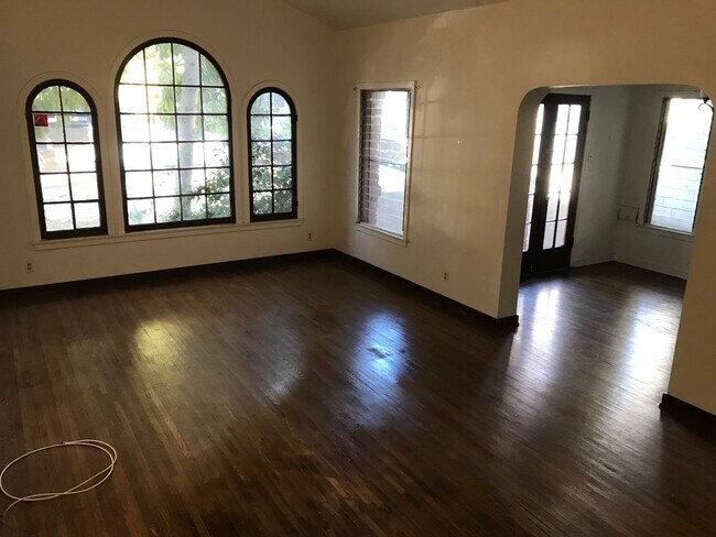 Building Photo - 4450 Avocado St