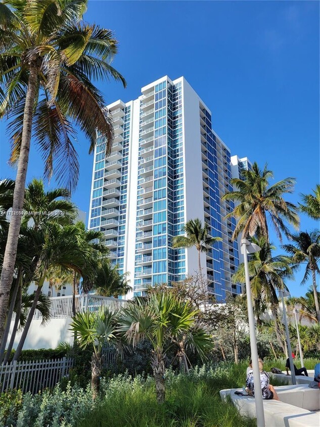 Foto principal - 2655 Collins Ave