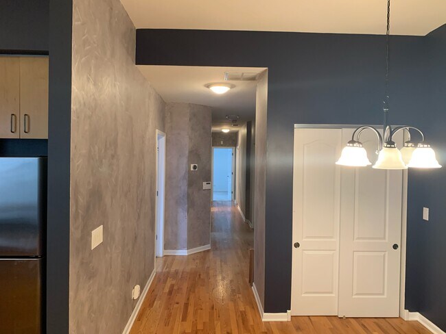 Building Photo - 6516 S Woodlawn Ave