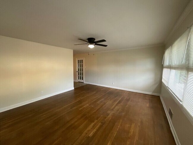 Foto del edificio - 3011 Horse Shoe Dr