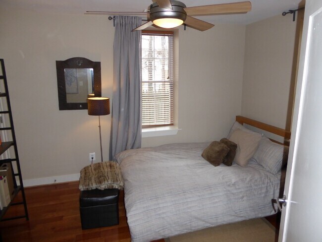 Foto del edificio - 1404 Longfellow St NW