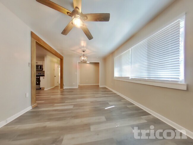 Building Photo - 243 E Bay Ave