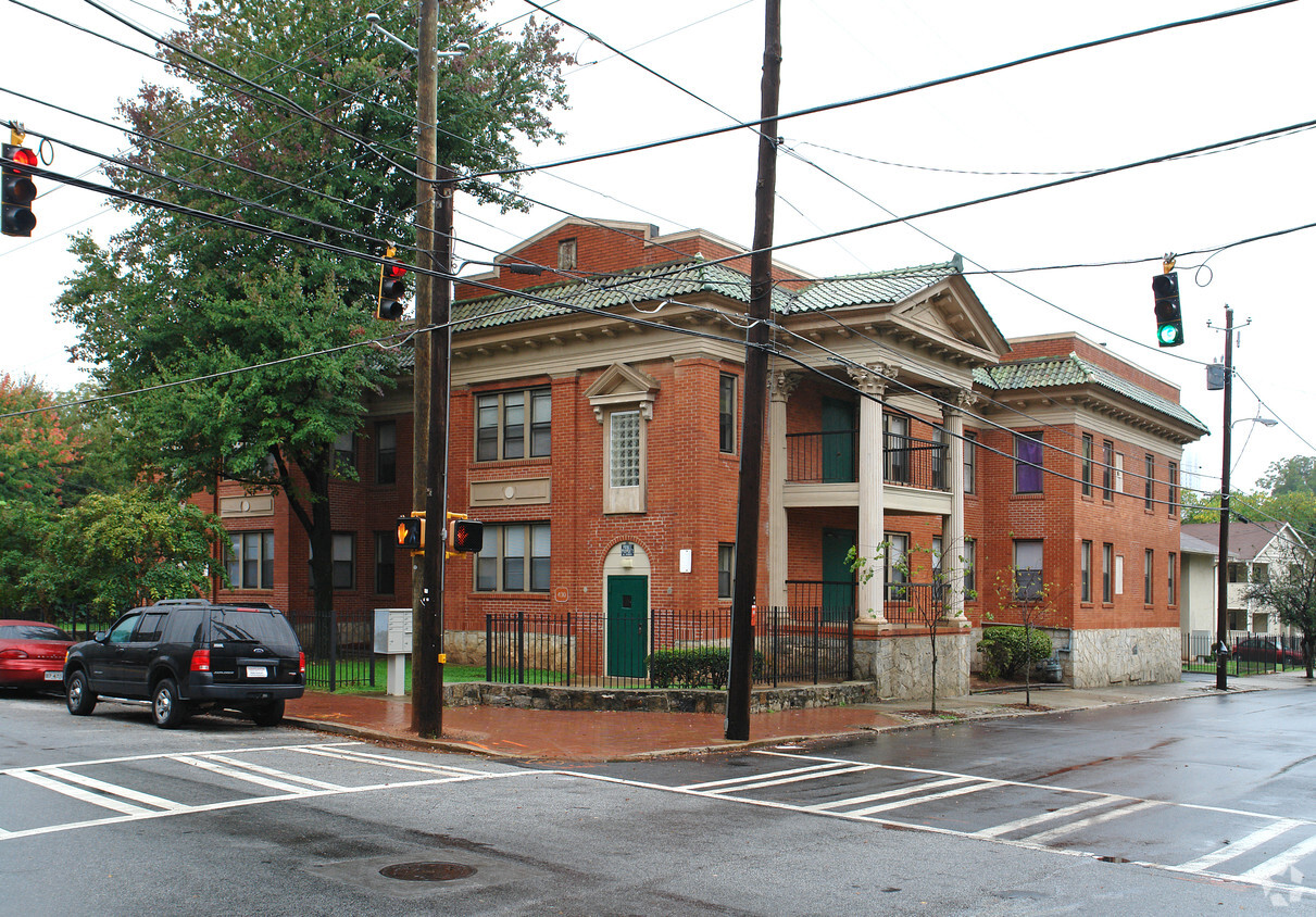 Building Photo - Fourth Bedford Pine Apartments