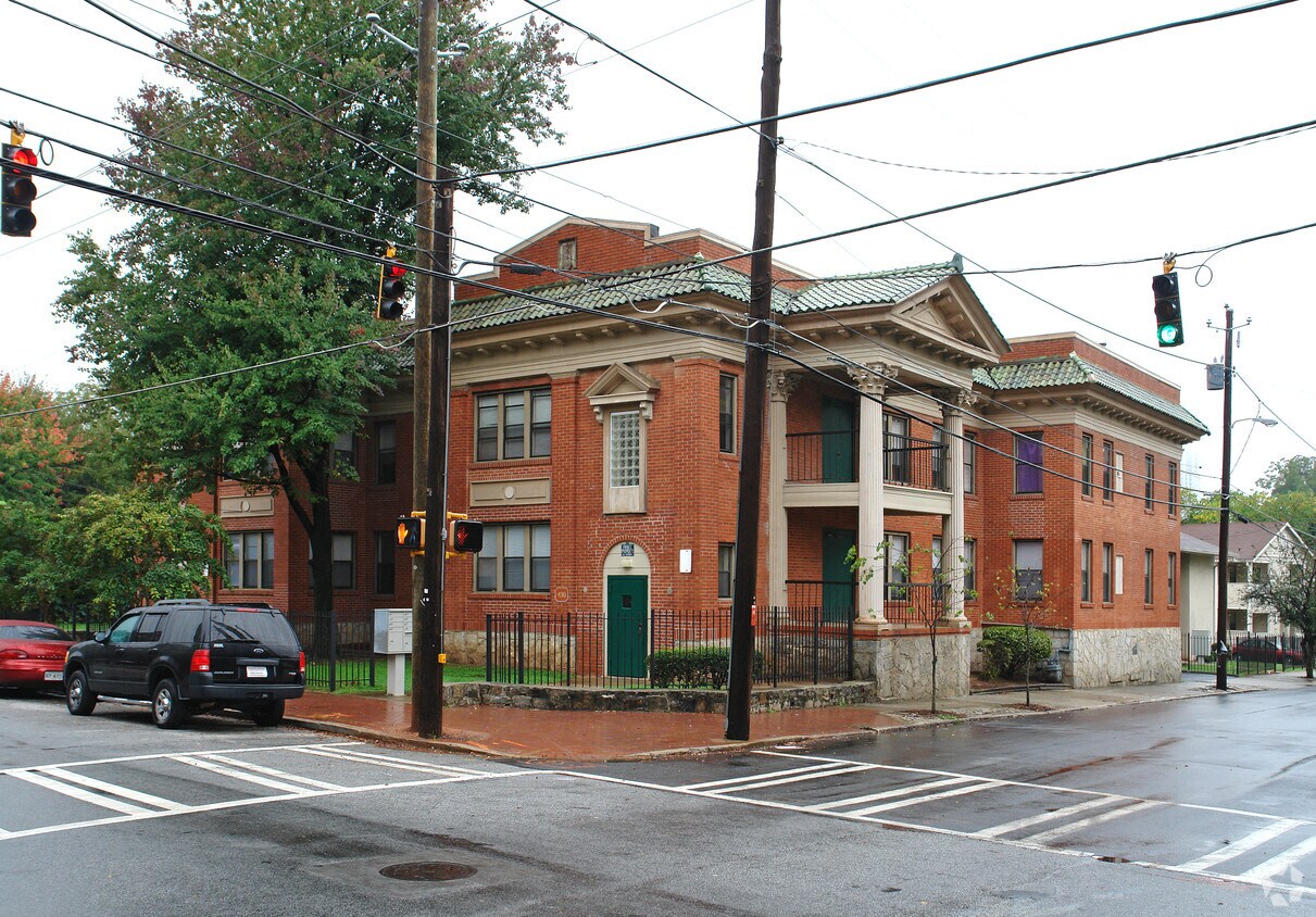 Foto del edificio - Fourth Bedford Pine Apartments