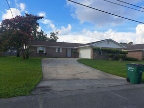 Building Photo - 5921 Howard Rd