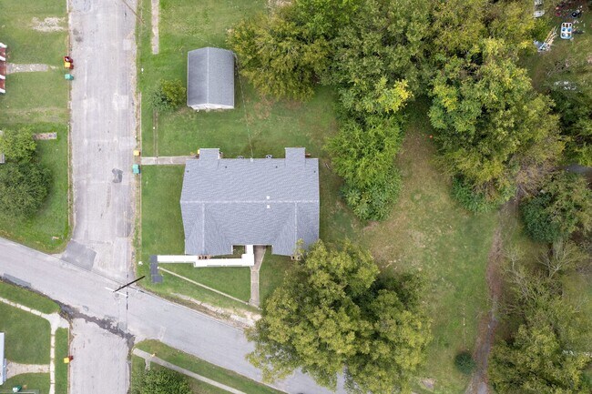Building Photo - 103/105 Indiana Ln