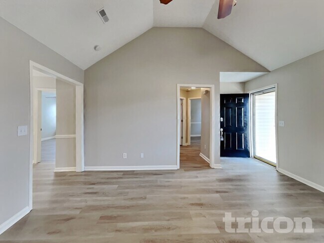 Foto del edificio - 2121 Montgomery Ln