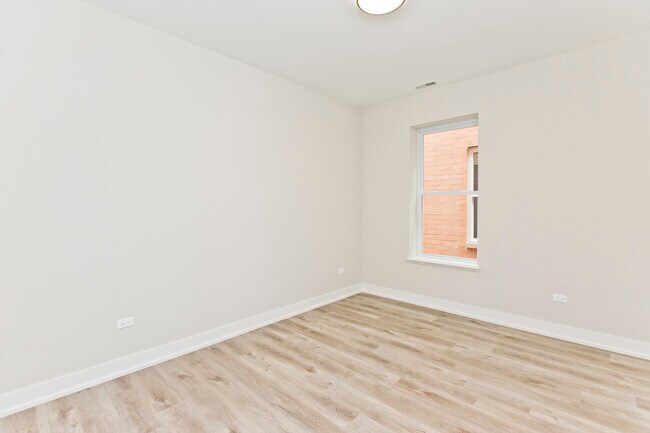Building Photo - 2725 N Ashland Ave