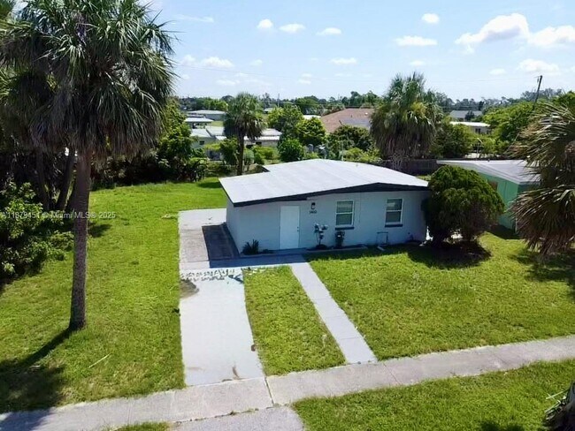 Foto del edificio - 3460 Normandy Dr