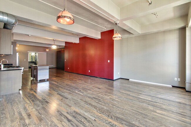 Foto del edificio - HISTORICAL BUILDING! EASTERN COLUMBIA STUDIO W/ 1 BATH