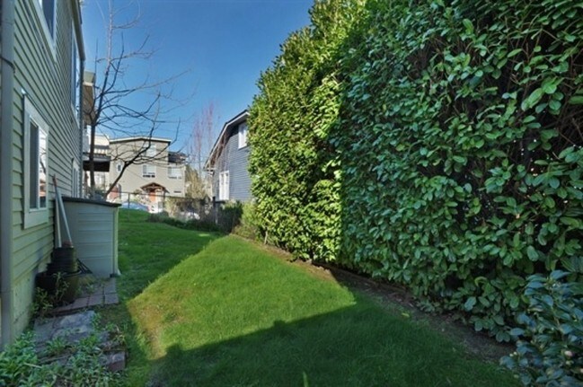 Foto del edificio - 1116 Taylor Ave N