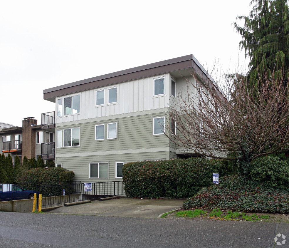 Building Photo - 601 Prospect St