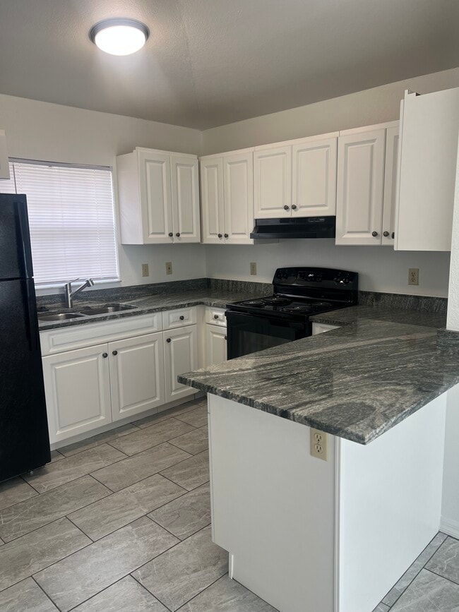 Building Photo - Mariner Village Apartments