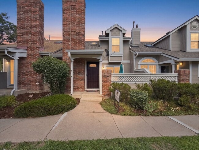 Move-In Ready Townhome! - Move-In Ready Townhome!