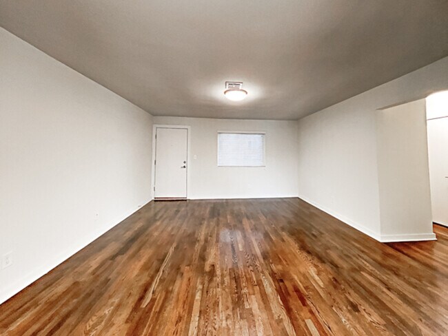Foto del edificio - 880 N Highland Ave NE